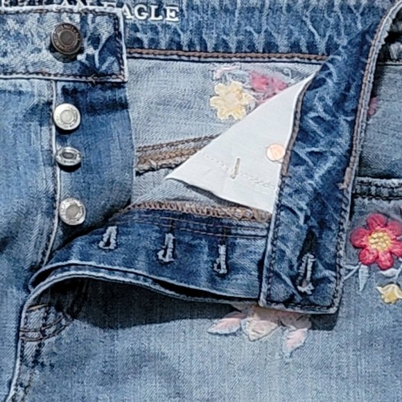 American Eagle Outfitters Floral Embroidered Denim Mini Skirt Size 8 - Picture 5 of 16